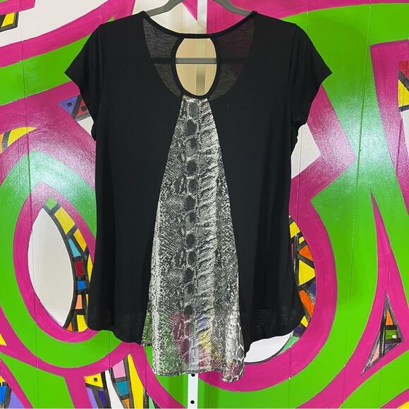 Hybrid, Cross Shirt with sheer back panel. Size Large. In good used condition! - Picture 4 of 4